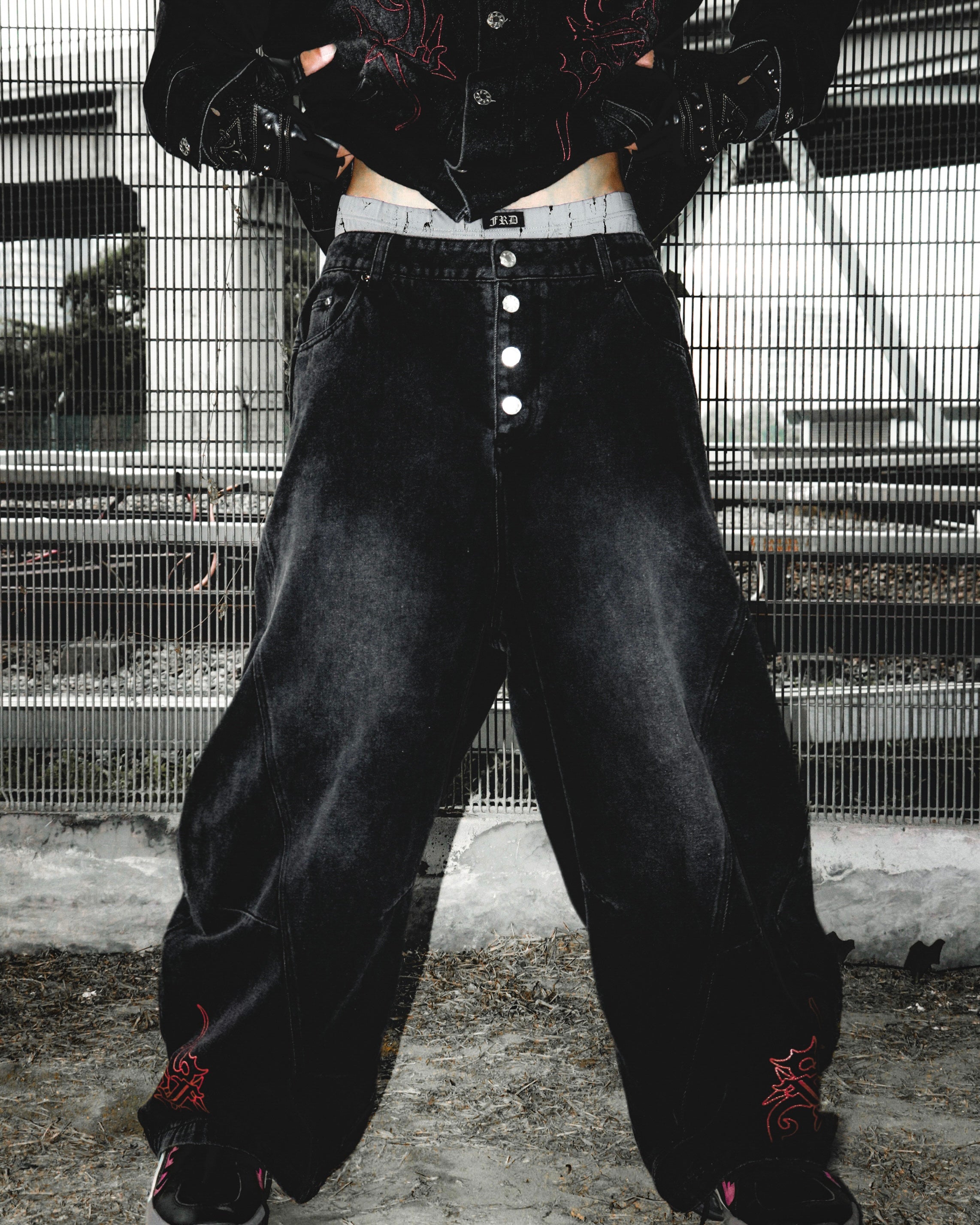 Aura Curved Jeans Black