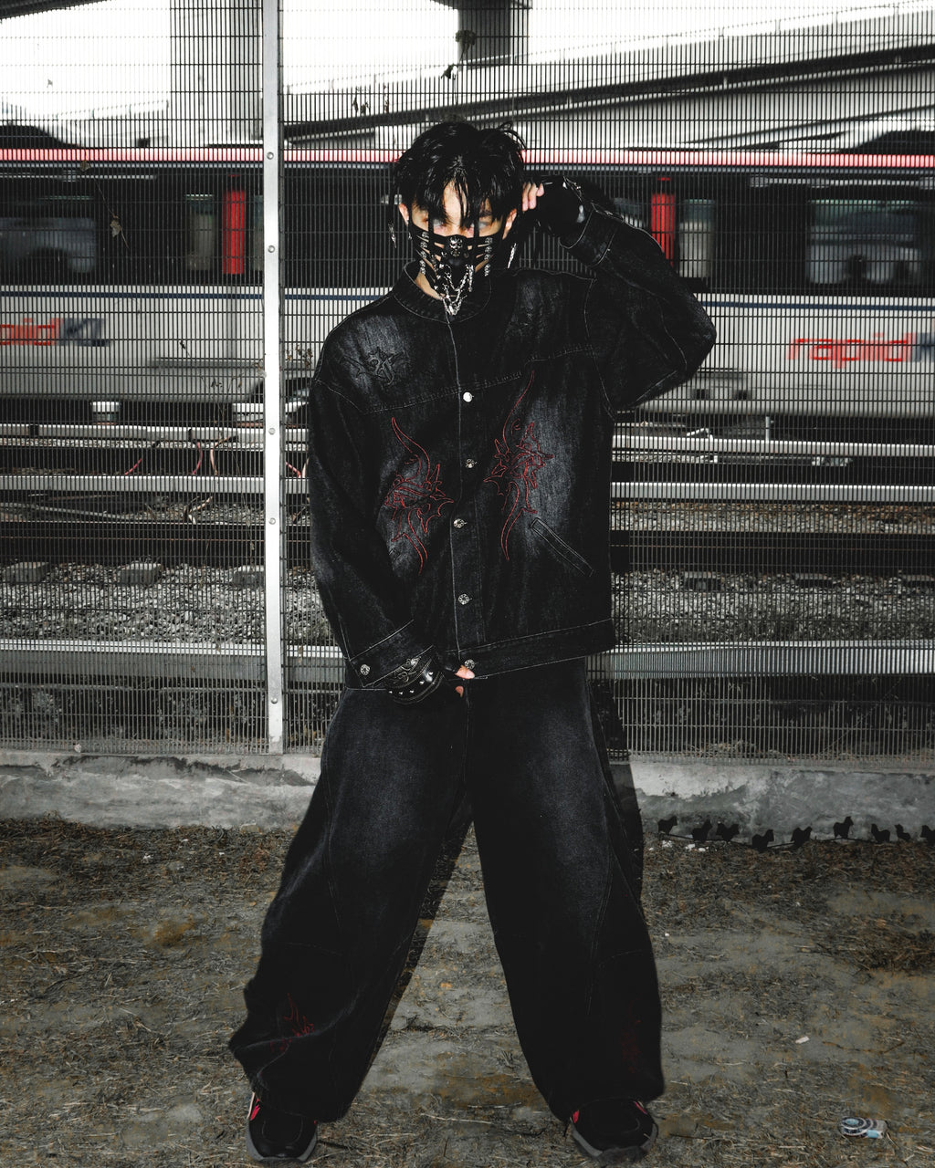 Aura Curved Jeans Black