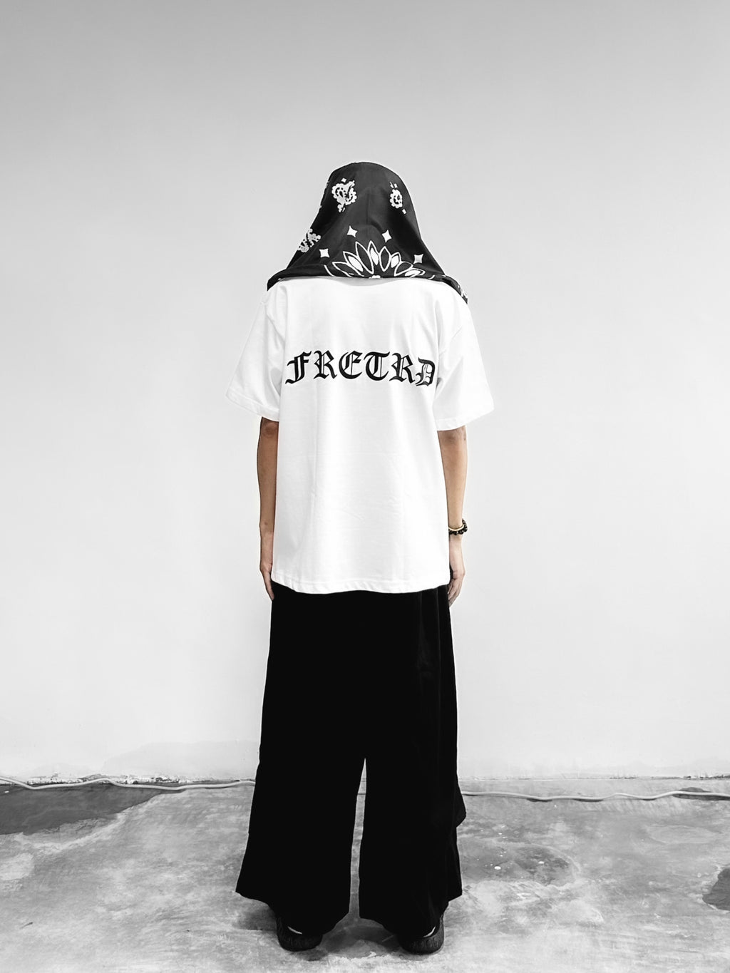 FRDCO X ETREND : Sliver Head Logo Tee White