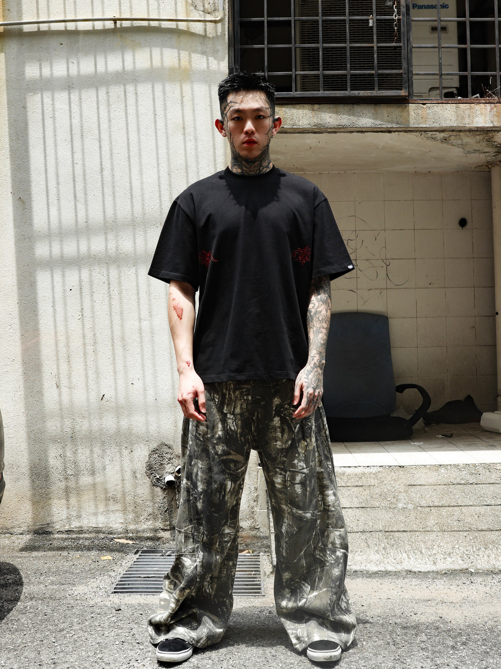 Aura Essential Tee Black